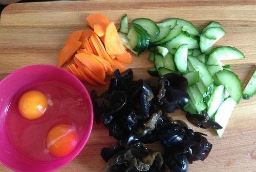 夏瓜木耳鸡蛋能同时吃吗,营养互补，美味同享的完美搭配