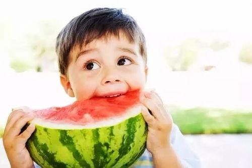 吃瓜忘记回家没钱过年,没钱过年的尴尬与反思