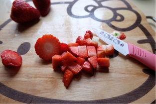 草莓小果冻吃瓜